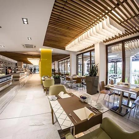 Üdülőközpont Premier Sands - Full Board 4*